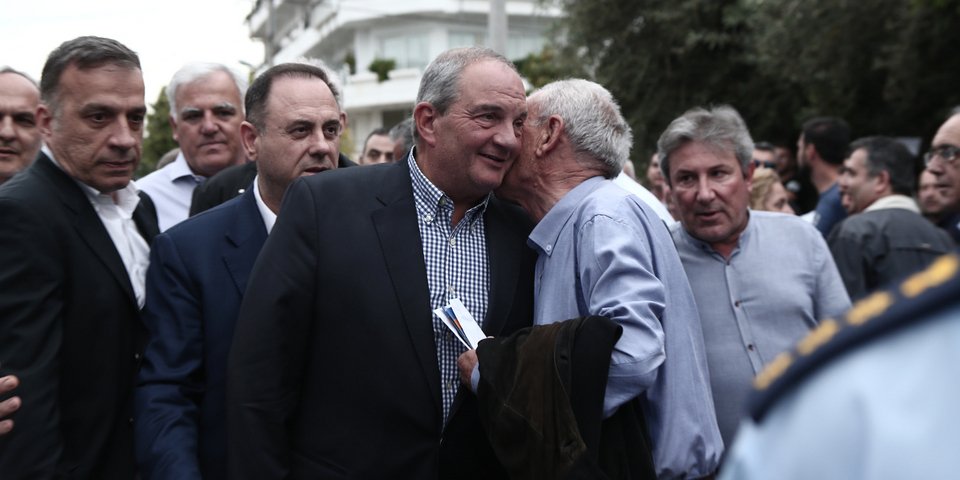 Ο Κώστας Καραμανλής προσέρχεται στο Περιστέρι στην εκδήλωση της ΝΔ