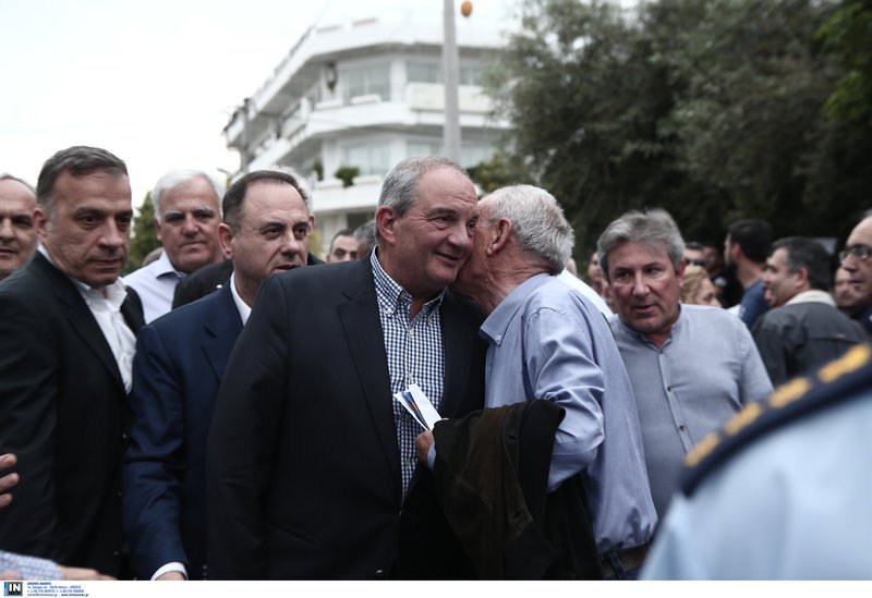 Ο πρώην πρωθυπουργός και πρόεδρος της ΝΔ, Κώστας Καραμανλής, προσέρχεται στην ομιλία του Κ. Μητσοτάκη στο Περιστέρι