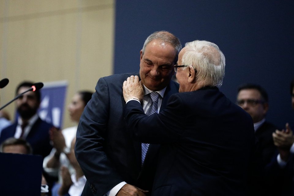 Ο πρόεδρος της Διοικούσας Επιτροπής Νομού Θεσσαλονίκης της ΝΔ, Τάσος Σπηλιόπουλος με τον Κώστα Καραμανλή