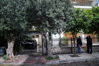 Το καμμένο ΙΧ της δημοσιογράφου Μίνας Καραμήτρου