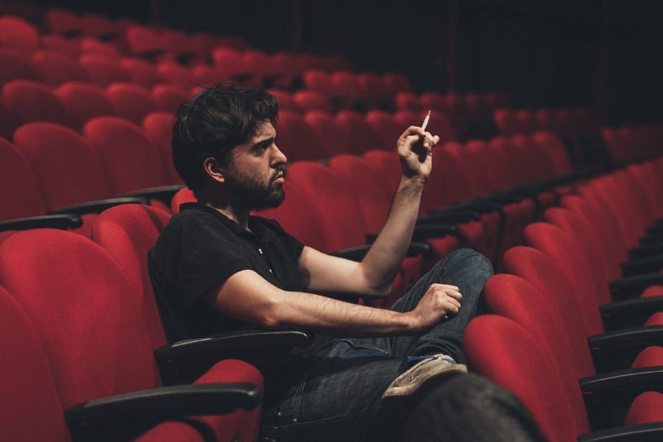 Η τέχνη χρειάζεται την ίδια στήριξη που χρειάζονται όλοι οι κλάδοι για να μείνει ζωντανή -κι ίσως και μεγαλύτερη. Και αν ήταν τόσο δευτερεύουσα η τέχνη, δεν θα πιανόμασταν από την τέχνη για να αντέξουμε τον εγκλεισμό μας. / Φωτογραφία Νίκος Πανταζάρας