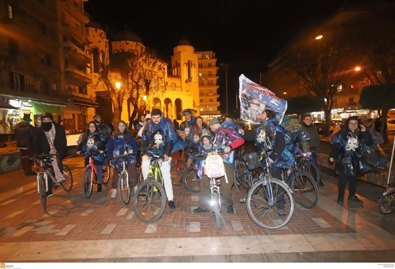 Η Θεσσαλονίκη κατακλύστηκε από ποδηλάτες -Καρναβαλική παρέλαση «Πετρελαιοκηλίδες και αρώματα» -Φωτογραφία: ΜΟΤΙΟΝΤΕΑΜ/ΓΙΩΡΓΟΣ ΚΩΝΣΤΑΝΤΙΝΙΔΗΣ