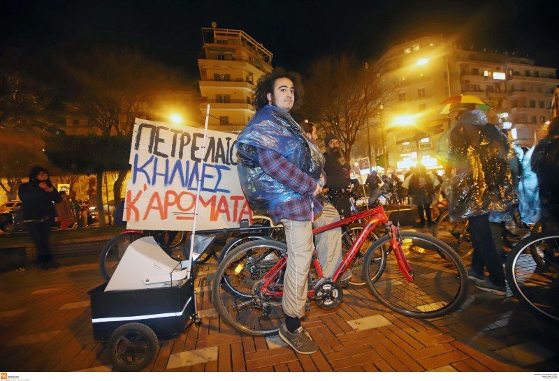 Η Θεσσαλονίκη κατακλύστηκε από ποδηλάτες -Καρναβαλική παρέλαση «Πετρελαιοκηλίδες και αρώματα» -Φωτογραφία: ΜΟΤΙΟΝΤΕΑΜ/ΓΙΩΡΓΟΣ ΚΩΝΣΤΑΝΤΙΝΙΔΗΣ