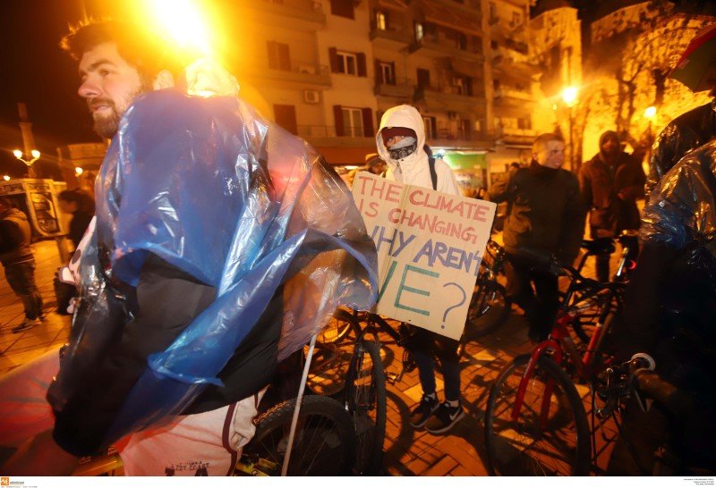 Η Θεσσαλονίκη κατακλύστηκε από ποδηλάτες -Καρναβαλική παρέλαση «Πετρελαιοκηλίδες και αρώματα» -Φωτογραφία: ΜΟΤΙΟΝΤΕΑΜ/ΓΙΩΡΓΟΣ ΚΩΝΣΤΑΝΤΙΝΙΔΗΣ