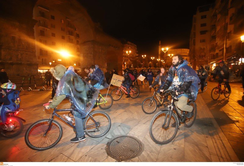 Η Θεσσαλονίκη κατακλύστηκε από ποδηλάτες -Καρναβαλική παρέλαση «Πετρελαιοκηλίδες και αρώματα» -Φωτογραφία: ΜΟΤΙΟΝΤΕΑΜ/ΓΙΩΡΓΟΣ ΚΩΝΣΤΑΝΤΙΝΙΔΗΣ