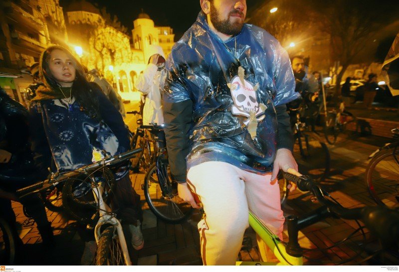 Η Θεσσαλονίκη κατακλύστηκε από ποδηλάτες -Καρναβαλική παρέλαση «Πετρελαιοκηλίδες και αρώματα» -Φωτογραφία: ΜΟΤΙΟΝΤΕΑΜ/ΓΙΩΡΓΟΣ ΚΩΝΣΤΑΝΤΙΝΙΔΗΣ
