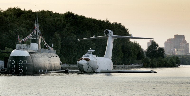 Εκρανοπλάνο δίπλα σε ρωσικό υποβρύχιο