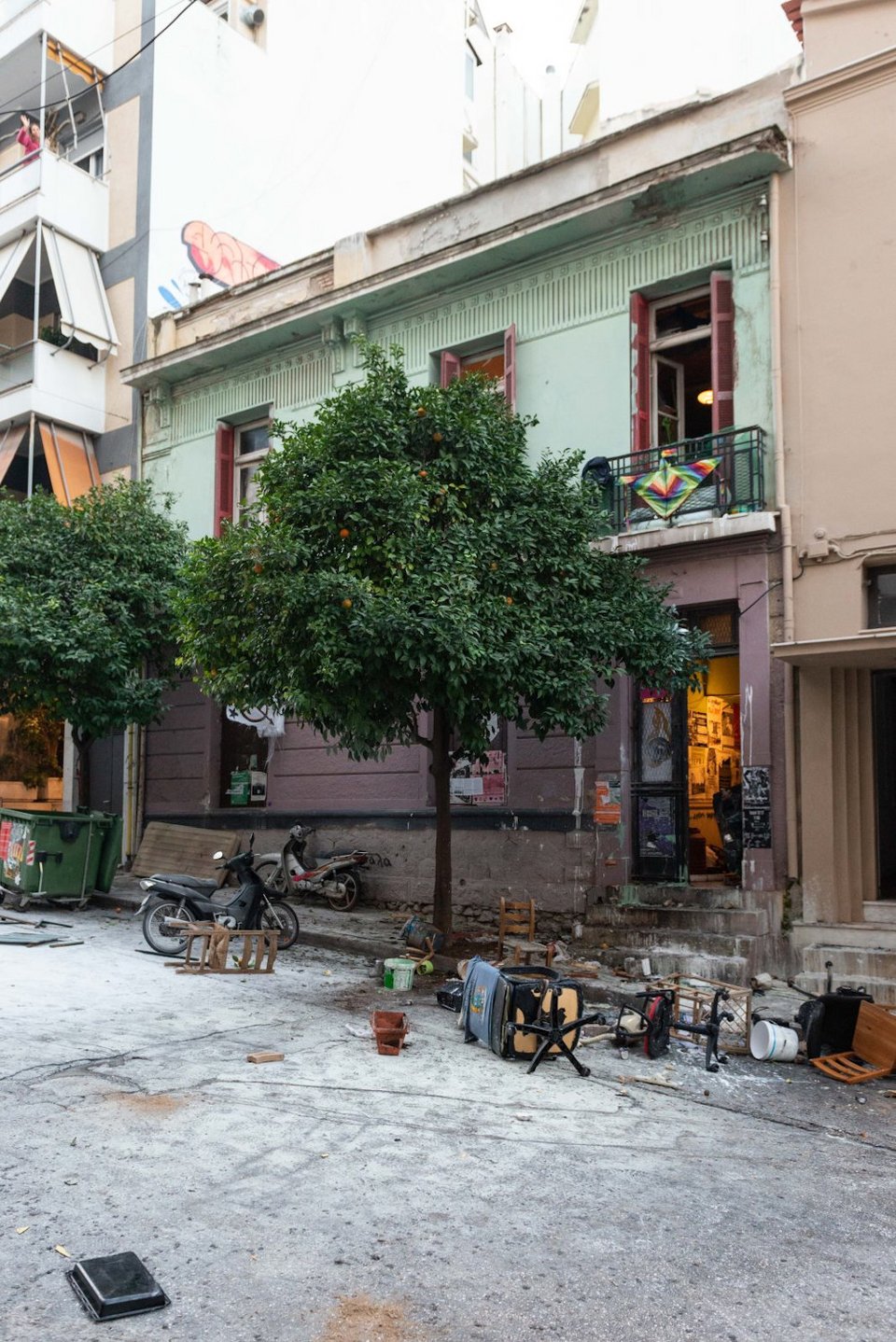Αυτό είναι το οίκημα της κατάληψης. Σύμφωνα με την ΕΛ.ΑΣ. είναι ιδιοκτησία του νοσοκομείου Ευαγγελισμός.
