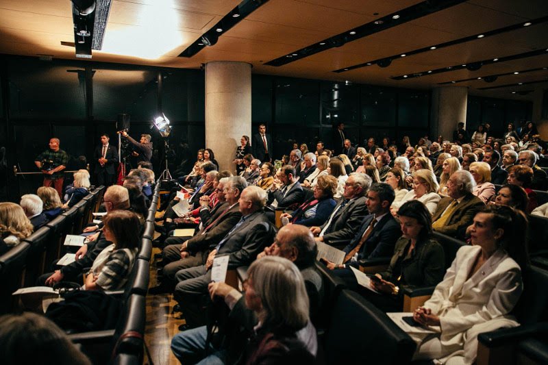 Κατάμεστη η αίθουσα κατά τη διάρκεια της εκδήλωσης