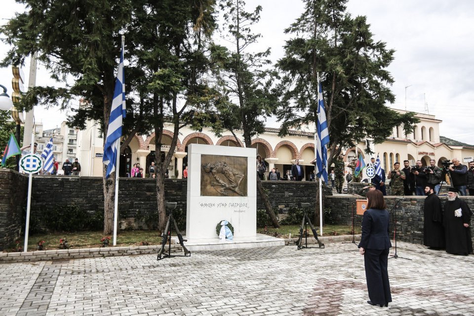 Κατάθεση στεφάνου στο μνημείου του αγνώστου στρατιώτη στην Ξάνθη