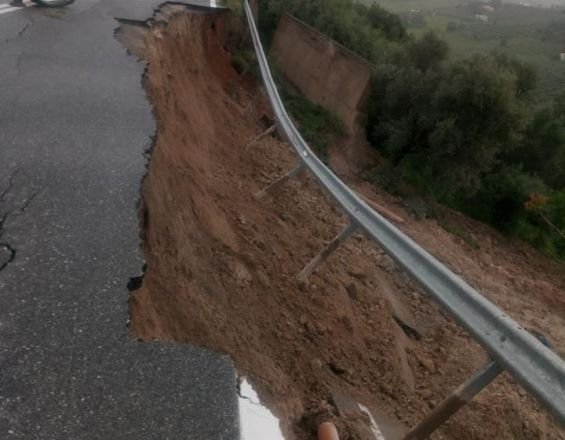 Καθιζήσεις, κατολισθήσεις και φερτά υλικά προκαλούν προβλήματα στις μετακινήσεις