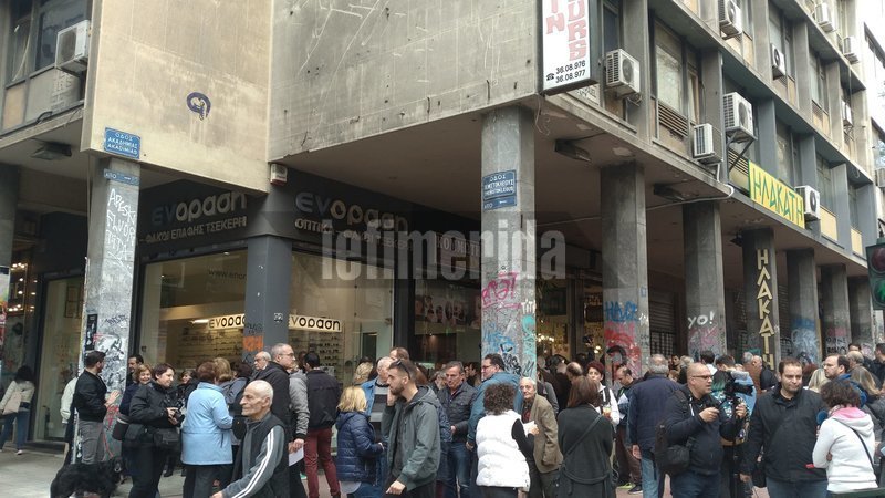 Κάτοικοι των Εξαρχείων στον δρόμο