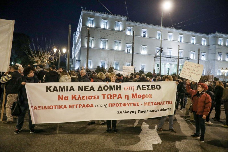 Συγκέντρωση στο Σύνταγμα κατοίκων του αν. Αιγαίου -Φωτογραφία: EUROKINISSI/ΣΤΕΛΙΟΣ ΜΙΣΙΝΑΣ