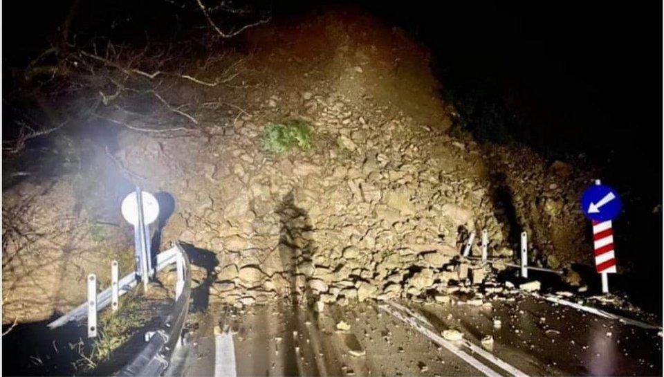 Κατολίσθηση σε δρόμο στο Αγρίνιο