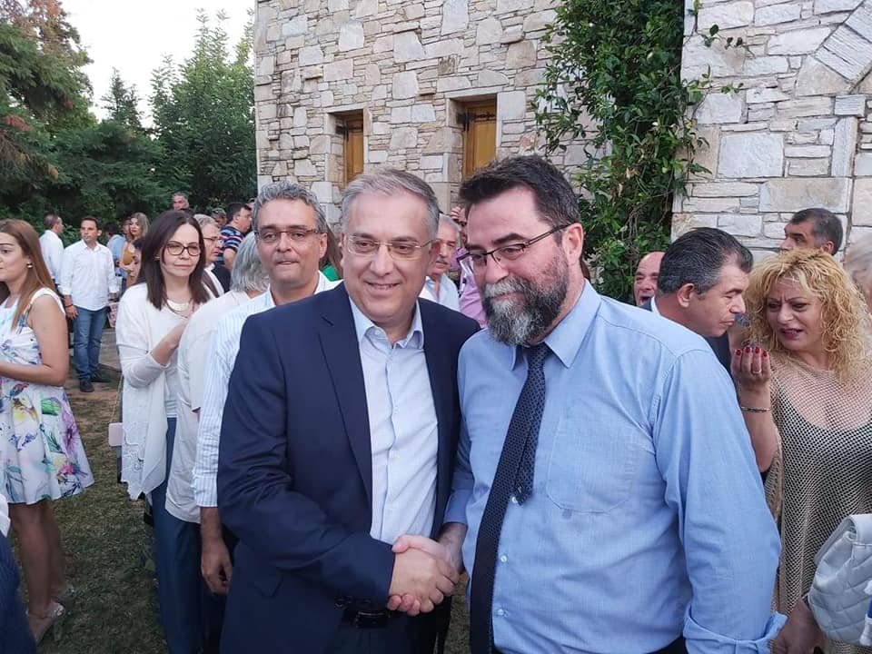 Ο υπεύθυνος στρατηγικού σχεδιασμού της ΝΔ, Τάκης Θεοδωρικάκος με τον Βασίλη Οικονόμου