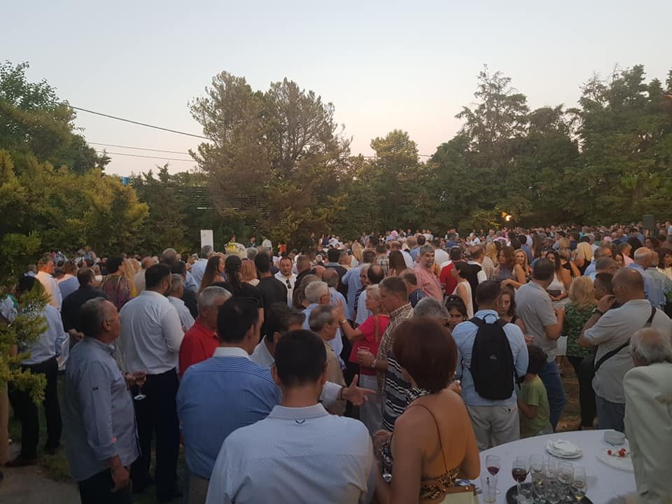 Πολύς κόσμος στην προεκλογική συγκέντρωση του Βασίλη Οικονόμου στα Σπάτα