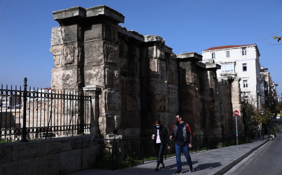 Λιγοστός κόσμος στο κέντρο της Αθήνας το Σάββατο / Φωτογραφία: Intime