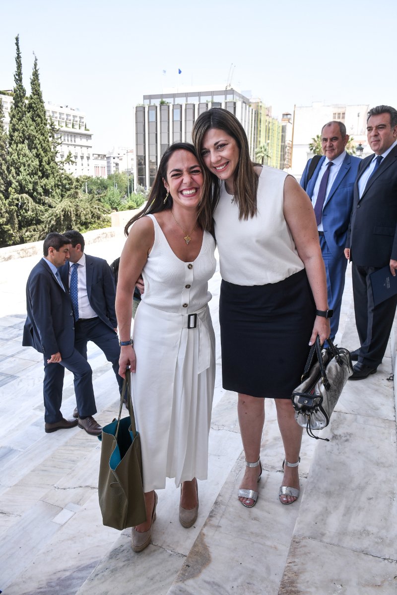 Η υφυπουργός Εργασίας Δόμνα Μιχαηλίδου με την υφυπουργό Παιδείας Σοφία Ζαχαράκη