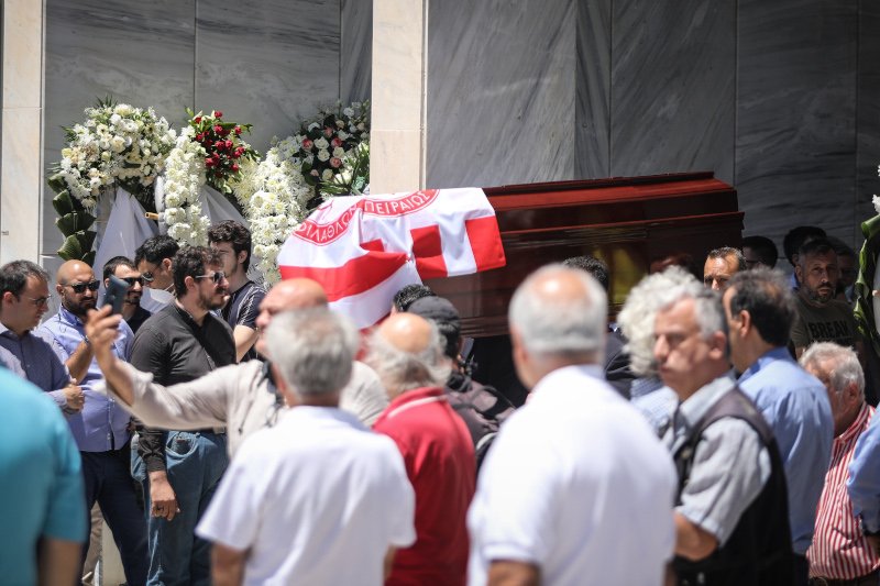 Κηδεία Νίκου Αλέφαντου