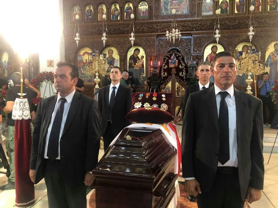 Η σημαία της Κύπρου στο φέρετρο του Χριστόφια