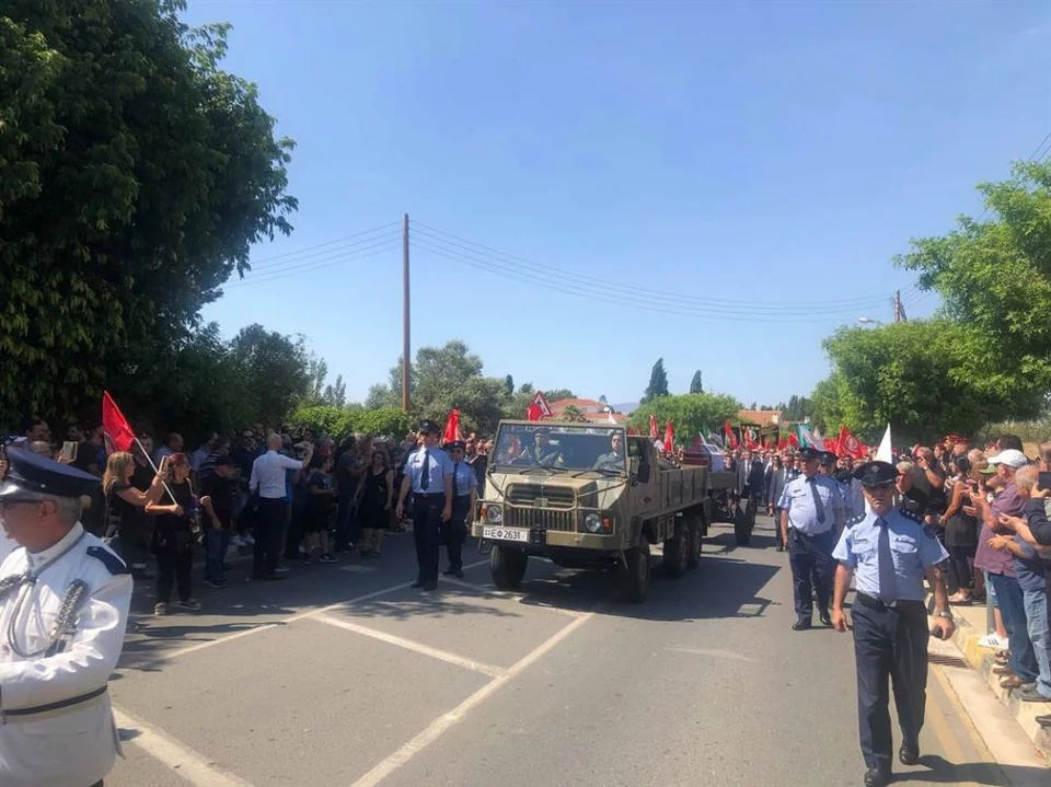 Αγήματα στην κηδεία του Χριστόφια