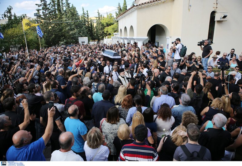 Το τελευταίο χειροκρότημα για τον Λαυρέντη Μαχαιρίτσα