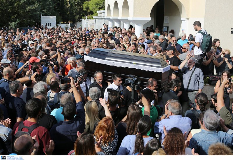 Πλήθος κόσμου στην κηδεία του Λαυρέντη Μαχαιρίτσα