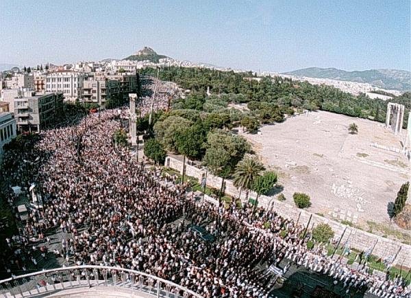 Εκφωνήθηκαν δώδεκα επικήδειοι λόγοι, ενώ διεθνείς πολιτικές προσωπικότητες βρέθηκαν στην εξόδιο ακολουθία