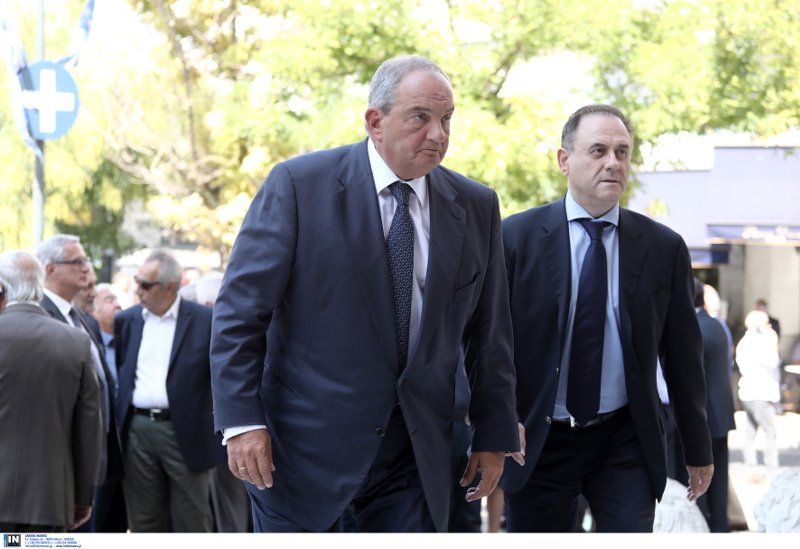 Ο πρώην πρωθυπουργός Κώστας Καραμανλής στην κηδεία του Λιβάνη