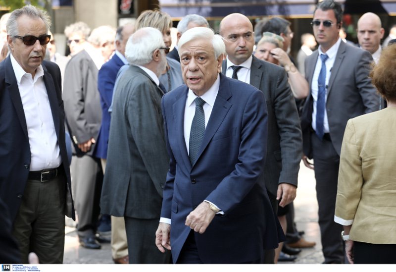 Ο Παυλόπουλος στην κηδεία του Αντώνη Λιβάνη
