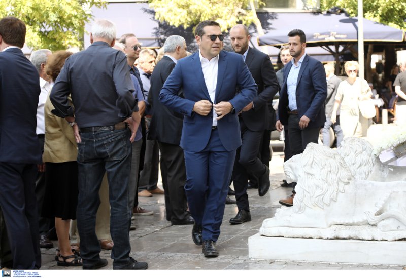 Ο πρώην πρωθυπουργός Αλέξης Τσίπρας στην κηδεία του Αντώνη Λιβάνη