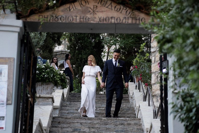 Η Τζένη Μπαλατσινού και ο Βασίλης Κικίλιας βγαίνουν από την εκκλησία μετά από το γάμο τους / Φωτογραφία: EUROKINISSI