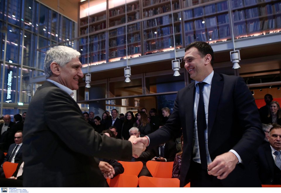 O Παναγιώτης Γιαννάκης με τον Βασίλη Κικίλια -Φωτογραφία: Intime