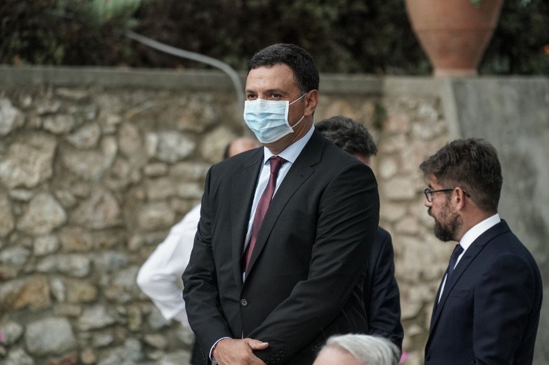 Ο υπ. Υγείας, Βασίλης Κικίλιας, με μάσκα στο προεδρικό -Φωτογραφία: Menelaos Myrillas / SOOC