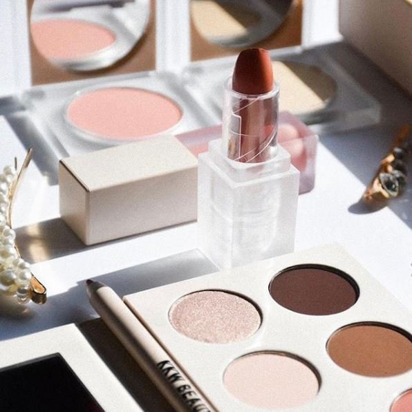 Η εταιρεία Coty εξαγόρασε το 20% των μετοχών της KKW Beauty της Κιμ Καρντάσιαν έναντι 200 εκατομμυρίων δολαρίων