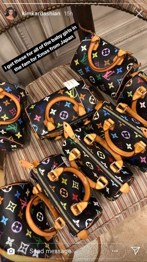 Οι τσάντες Louis Vuitton που έκανε δώρο η Κιμ Καρντάσιαν στις γυναίκες της οικογένειας