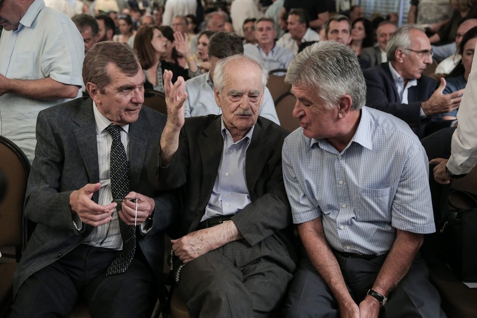 Από αριστερά: Δ. Κρεμαστινός, Α. Κακλαμάνης, Φ. Πετσάλνικος στην ΚΕ του ΚΙΝΑΛ