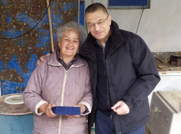 H κυρά Ρηνιώ με τον ΥΦΕΘΑ Αλκιβιάδη Στεφανή