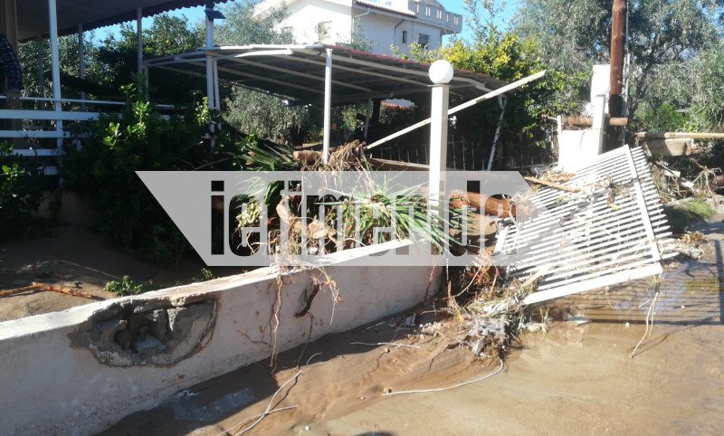 Τα ορμητικά νερά γκρέμισαν ακόμα και μάντρες