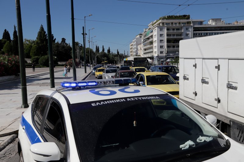 Μεγάλο μποτιλιάρισμα έξω από τη Βουλή