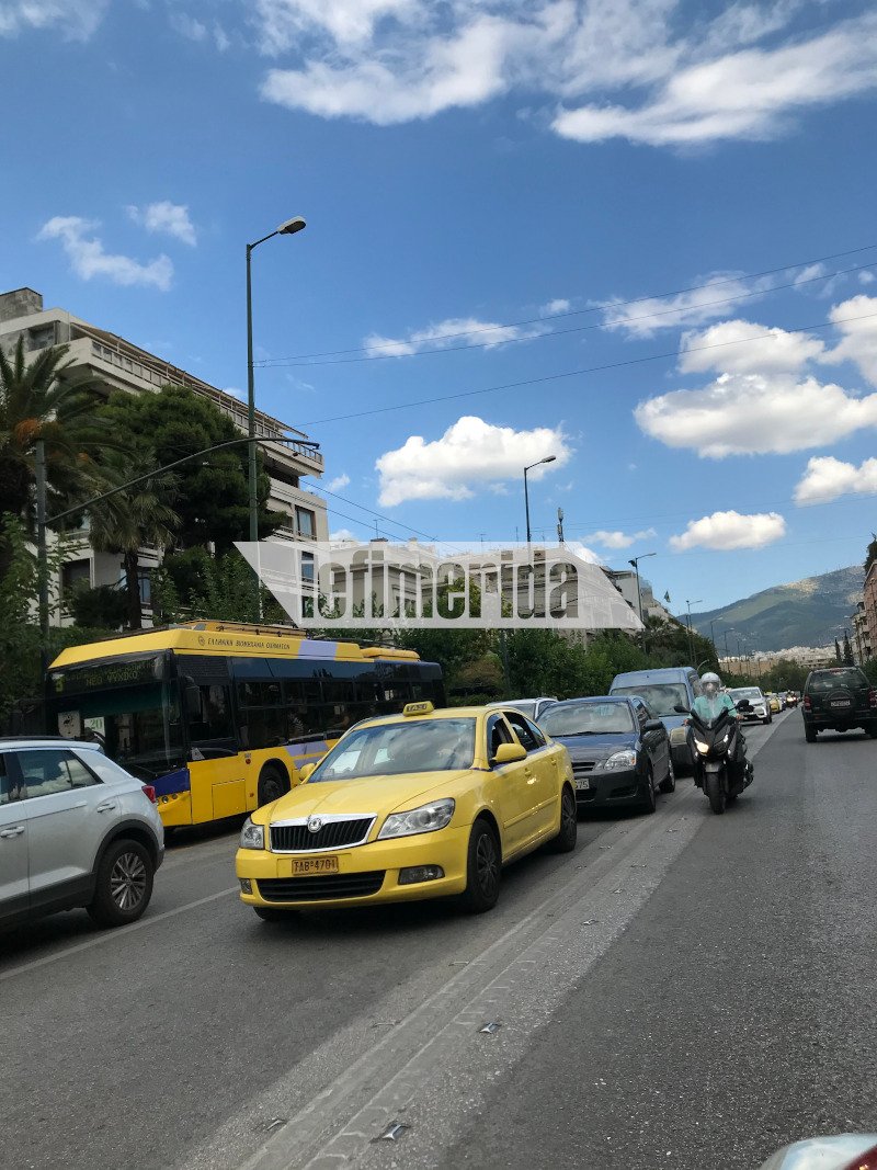 Κίνηση στο κέντρο της Αθήνας/ Φωτογραφία: iefimerida.gr