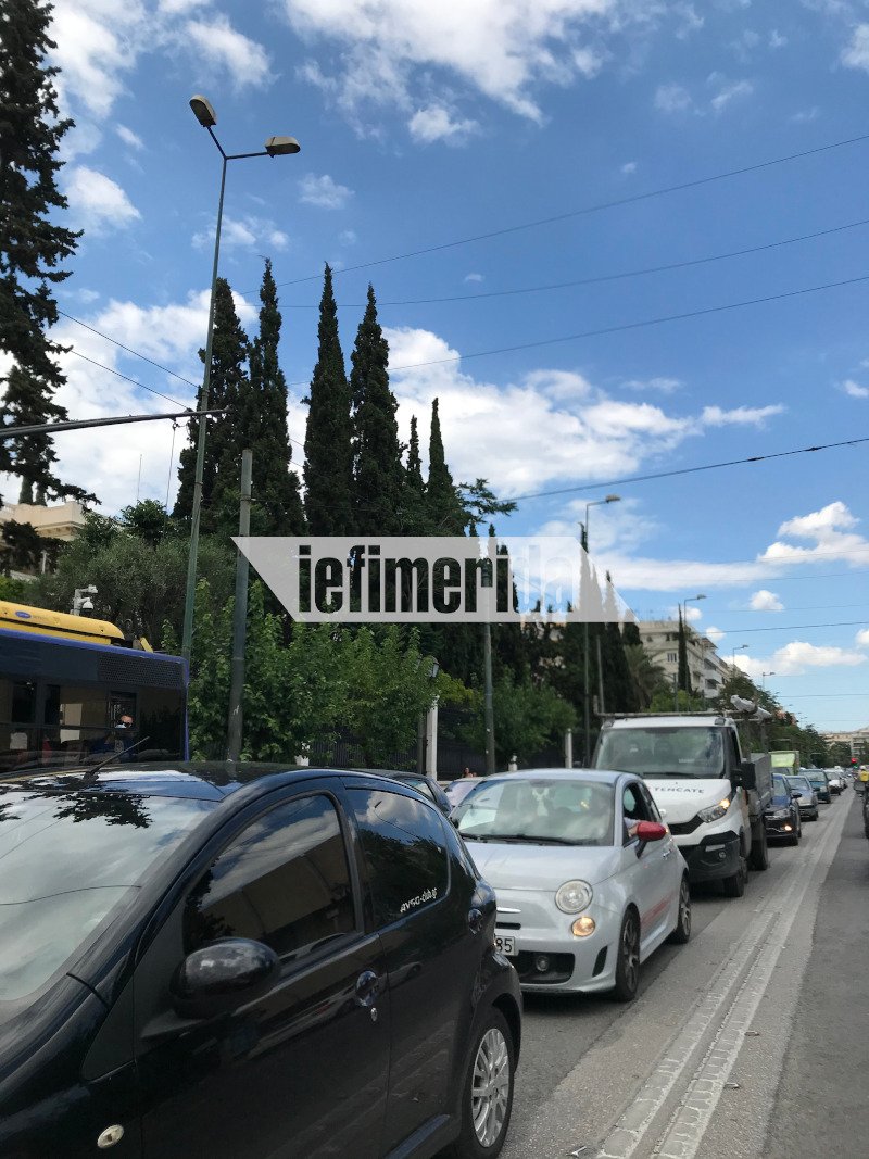 Κίνηση στο κέντρο της Αθήνας/ Φωτογραφία: iefimerida.gr