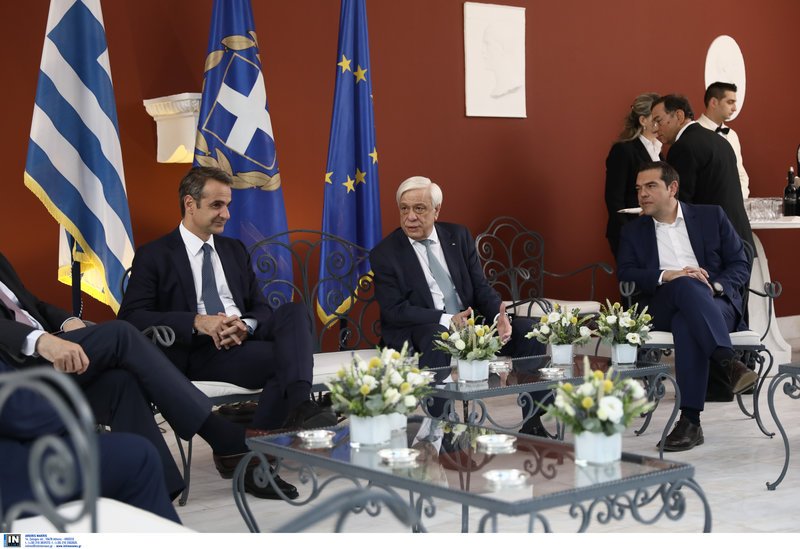 Μητσοτάκης, Παυλόπουλος, Τσίπρας στο κιόσκι του προεδρικού μεγάρου