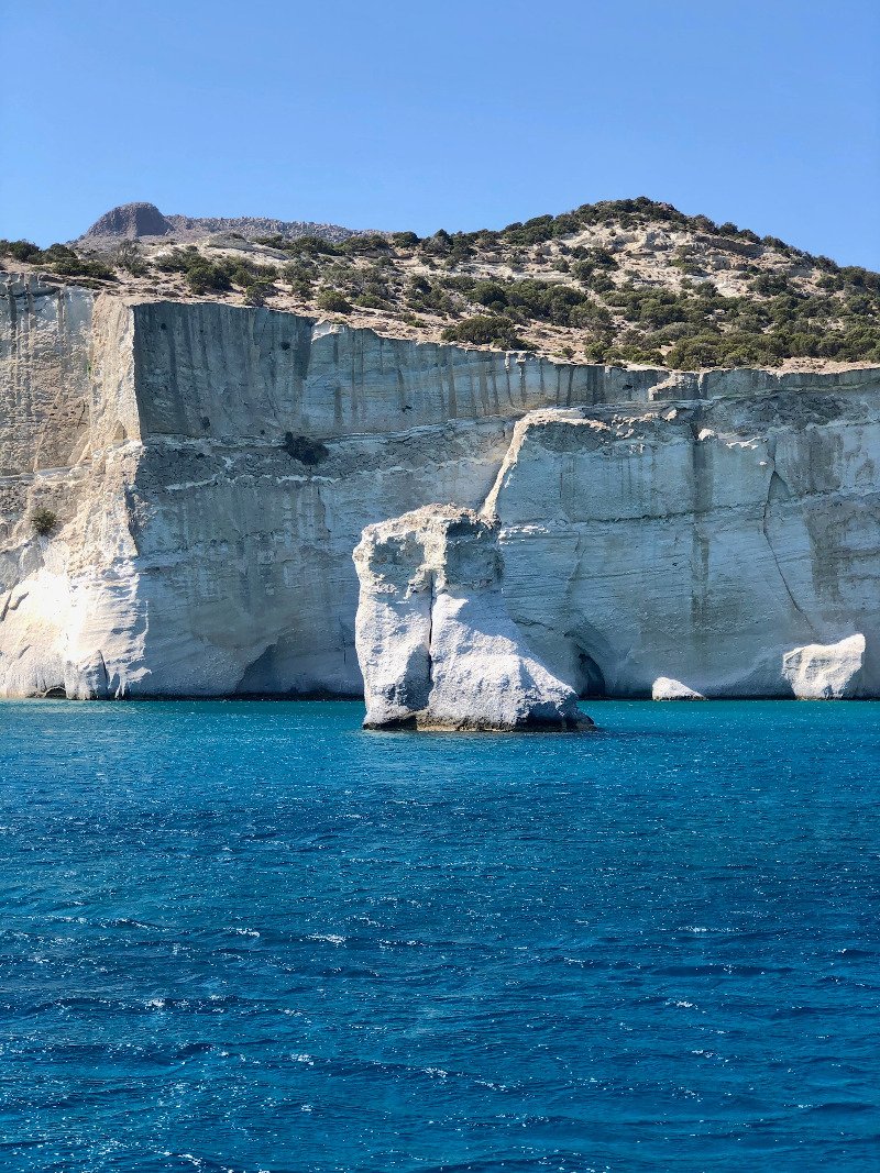 Στο Νοτιοδυτικότερο άκρο της Μήλου συναντάμε το Κλέφτικο.