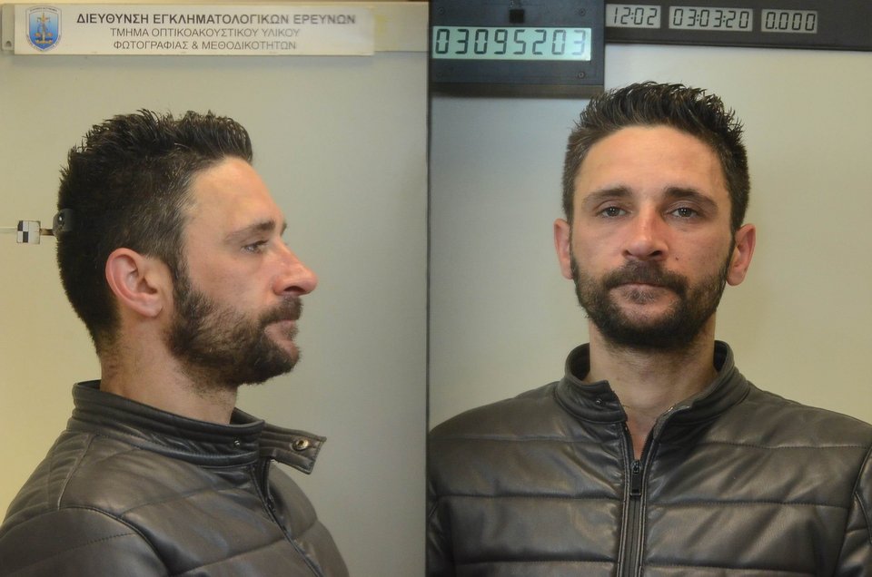 33) (επ.) ANGHELUS (ον.) Ionut του Petru και της Anioara , γεν. 31-03-1984 στη Ρουμανία