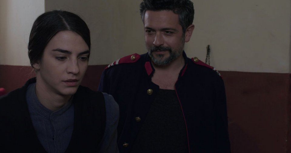 Η Ιφιγένεια και ο Αλή σε σκηνή της σειράς «Κόκκινο Ποτάμι»