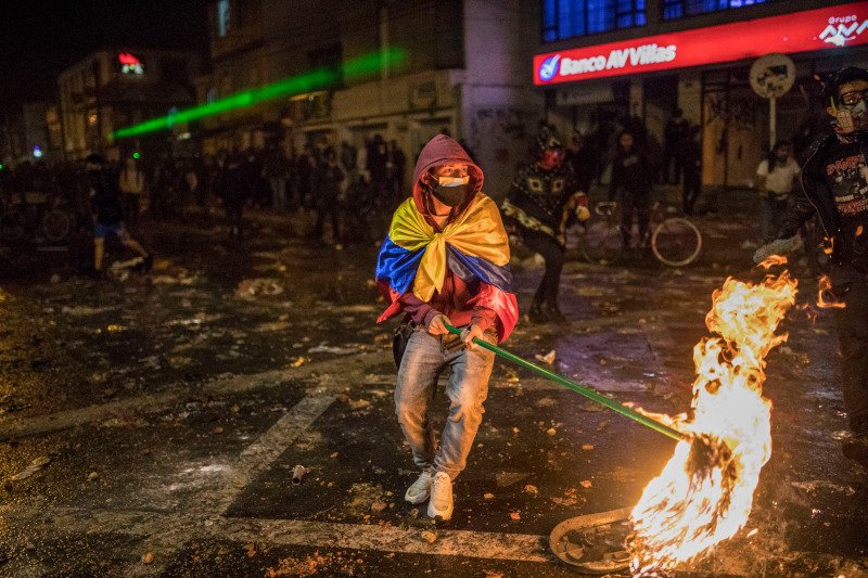 Χάος στην Κολομβία μετά τον θάνατο άνδρα από αστυνομικούς