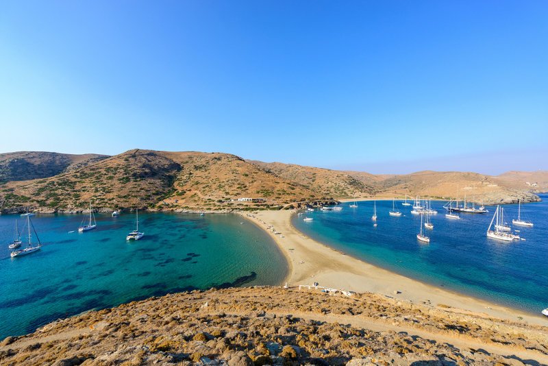 Η παραλία της Κολώνας στην Κύθνο