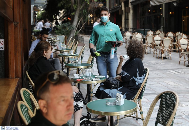 Εργαζόμενος με μάσκα