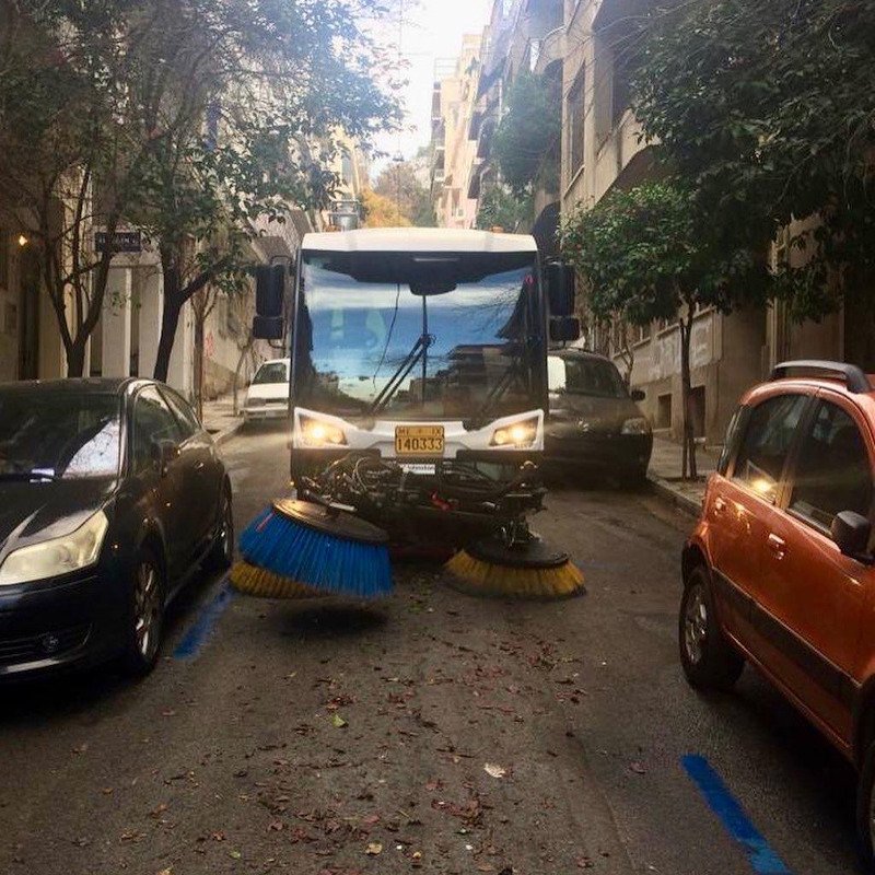 Επιχείρηση καθαριότητας από τον Δήμο Αθηναίων σε Εξάρχεια και Κολωνάκι